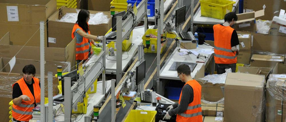 In Betrieben mit mehr als 200 Mitarbeitern wie hier bei Amazon sollen künftig alle das Recht haben zu erfahren, wie viel die Kollegen verdienen. 