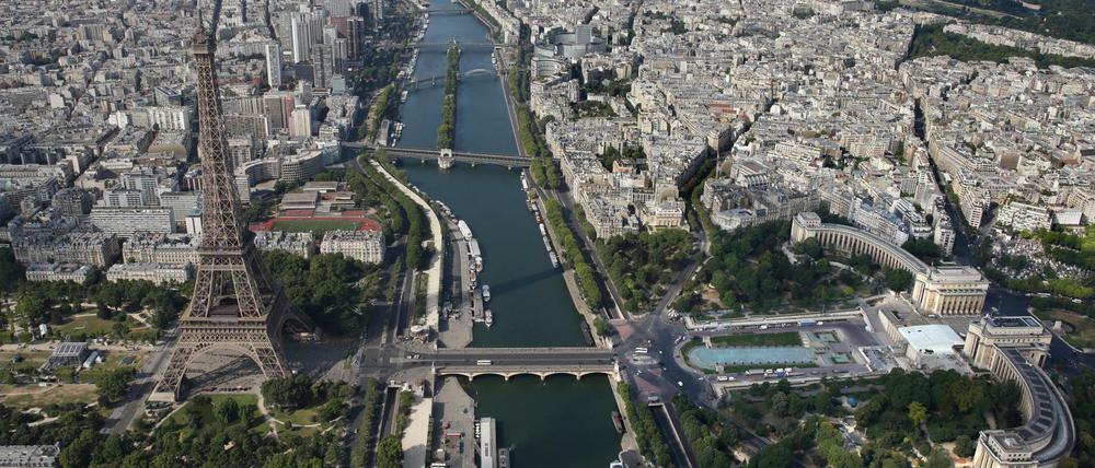 Blick auf den Eiffelturm in Paris (Archiv)