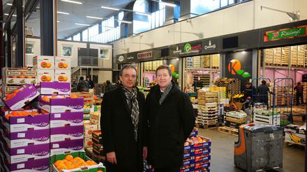 Im Fruchthof: Großmarkt-Chef Andreas Foidl und Michael Geißler von der Berliner Energieagentur