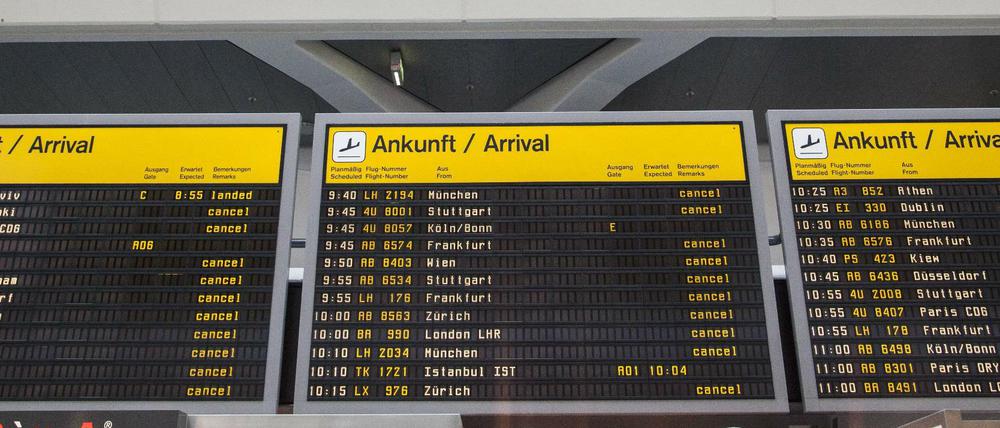 Anzeige der Flugausfälle während eines Streiks am Flughafen Tegel  