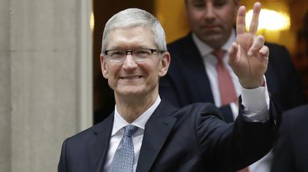 Apple-Vorstandschef Tim Cook hat im vergangenen Geschäftsjahr gut ein Fünftel mehr Gehalt bezogen.