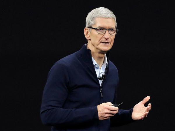 Gutverdiener: Trotz sinkender Umsatzzahlen hat Apple-Chef Tim Cook sein Gehalt um 20 Prozent verbessert. 
