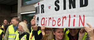 Proteste: Air-Berlin-Mitarbeiter suchen Jobs. 