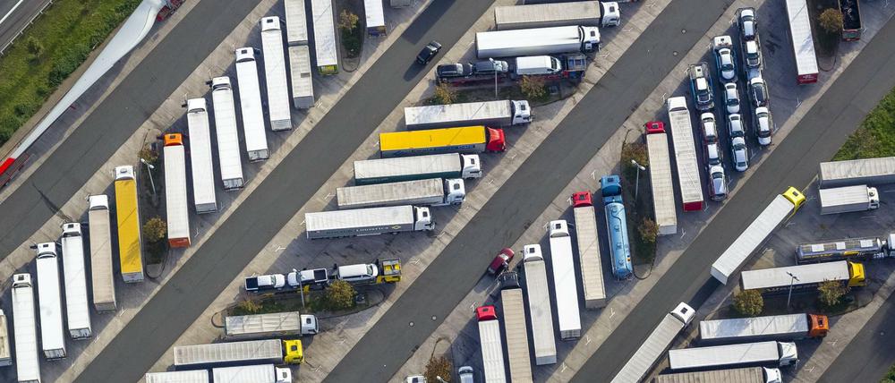 Autobahnraststätte Hamm-Rhynern. Für viele Trucker werden Rastplätze immer mehr zum zu Hause, beklagen deutsche Lkw-Fahrer.