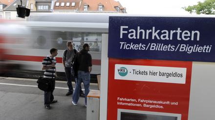 Teurer fahren - die Preise für Fahrkarten bei der Bahn steigen.