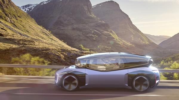 Fahrerlos durch die Berge - so stellt sich VW die Zukunft vor. 