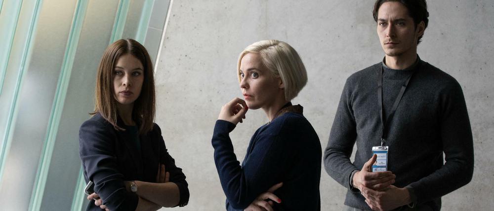 Jana (Paula Beer, l.), Ben (Noah Saavedra) und Lilou Guerin (Elisabet Johannesdottir, M.) leiten in der Serie das Start-up.