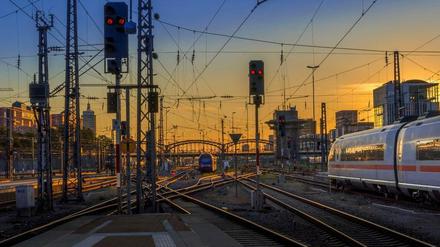 Das Netz für alle. FDP und Grüne würden die Schieneninfrastruktur der Deutschen Bahn unternehmerisch gerne stärker vom Betrieb trennen, um mehr Wettbewerb zu schaffen. 