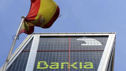 Sparkassen gelten gemeinhin als besonnen und verantwortungsvoll - bei der spanischen Bankia jedoch sorgte Gier für einen Beinahe-Bankrott.