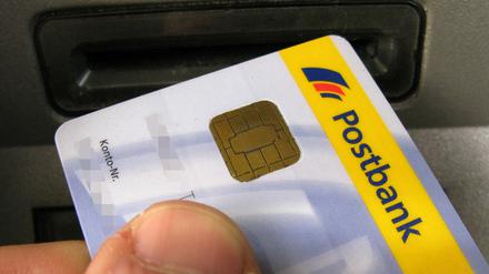 Die Postbank hatte für die Ausgabe einer Ersatz-Bankkarte 15 Euro von einem Kunden verlangt. 