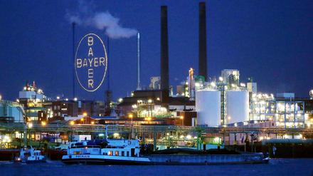 Auf Hochtouren. Das Bayer-Werk im Chemiepark in Leverkusen.
