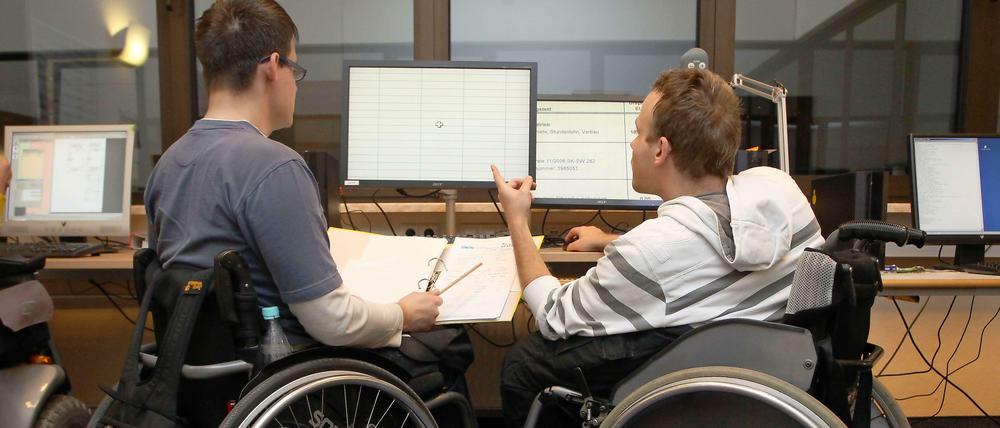 Nur 3500 Jugendliche mit Behinderung bekommen jedes Jahr einen betrieblichen Ausbildungsplatz. Dabei könnten die Firmen Fördermittel kassieren. 