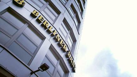 Die Berliner Bank legt Filialen zusammen.