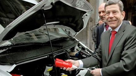 Ford-Deutschland-Chef Bernhard Mattes wünscht sich von der deutschen Politik, dass der steuerliche Nachteil, den Elektroautos als Dienstwagen haben, ausgeglichen wird. 