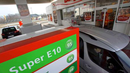 Verbraucher sind wegen des neuen Kraftstoffs verunsichert, bemängelt der ADAC.