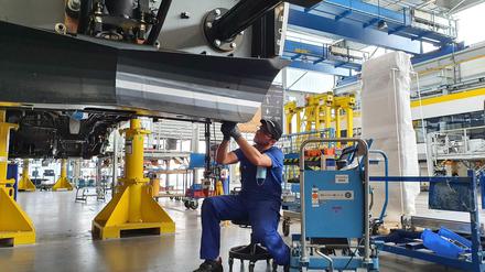 Die meisten der 2500 Beschäftigten des Werks Hennigsdorf sind Designer und Ingenieure, gut 400 arbeiten direkt in der Produktion.