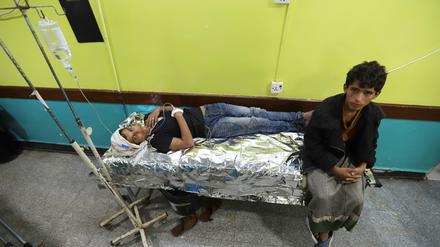 Ein Junge mit Dengue-Fieber in einem Hospital in Jemen.