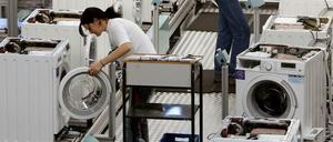 Bosch macht es künftig allein, weil sich Siemens aus der Produktion von Waschmaschinen und allen möglichen anderen Hausgeräten zurückzieht. 