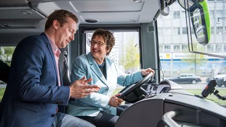 Brigitte Zypries (SPD) trifft André Schwämmlein, Gründer und Geschäftsführer von Flixbus.