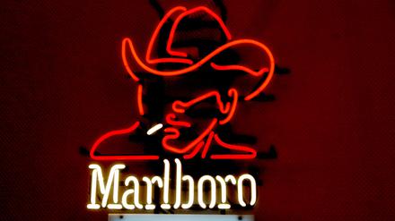 Mit Marlboro vertreibt der US-amerikanische Tabakkonzern Philip Morris die weltweit beliebteste Zigarettenmarke. 