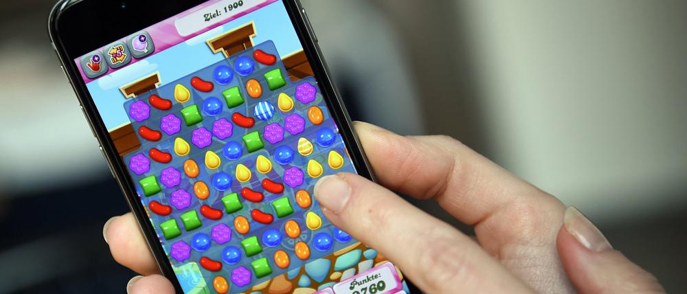 Das Spiel "Candy Crush Saga" auf einem Apple iPhone 6.