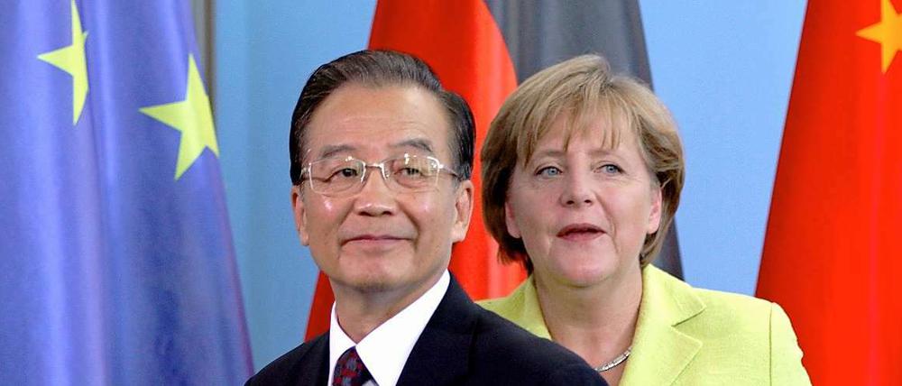 Retter in der Not? Chinas Premier Wen bietet der EU Hilfe an. Bundeskanzlerin Merkel äußert sich dazu zunächst nicht.