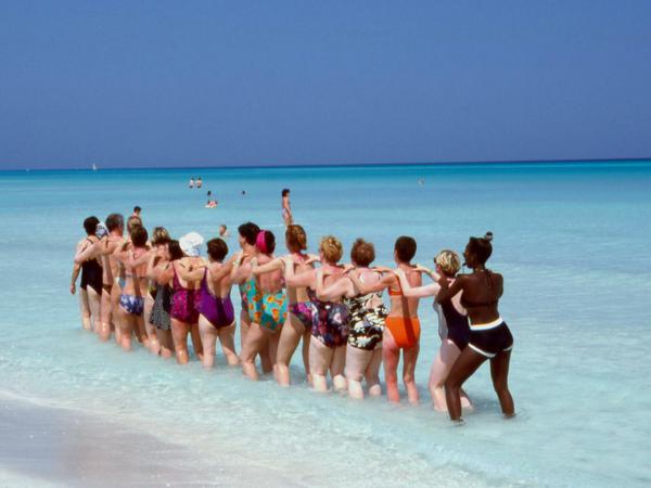 Feiern zum Abschluss: Wer in der Karibik Umweltschutz und Nachhaltigkeit studiert, kann zum Schluss Hotel- und Strandleben genießen. 