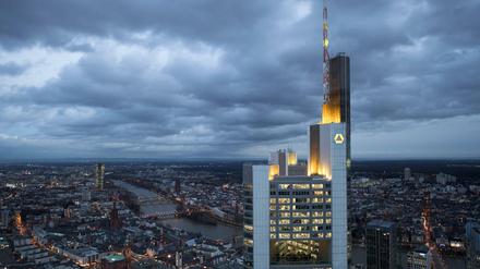 Dunkle Wolken: Die Commerzbank fliegt aus dem Dax raus. 