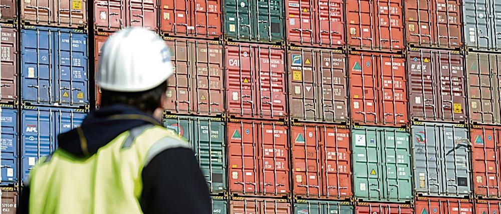 Die Exporte legten 2016 um 1,2 Prozent auf den Höchstwert von gut 1,2 Billionen Euro zu.