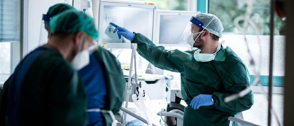 Große Verluste. In deutschen Krankenhäusern fallen lukrative Operationen aus, weil sich Ärzte um Corona-Patienten kümmern müssen.