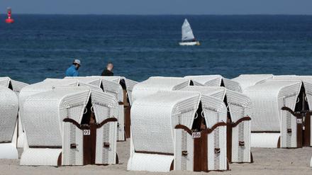 Die Strandkörbe warten schon: Die Tourismusbranche in Mecklenburg-Vorpommern hofft auf weitere Lockerungen. 