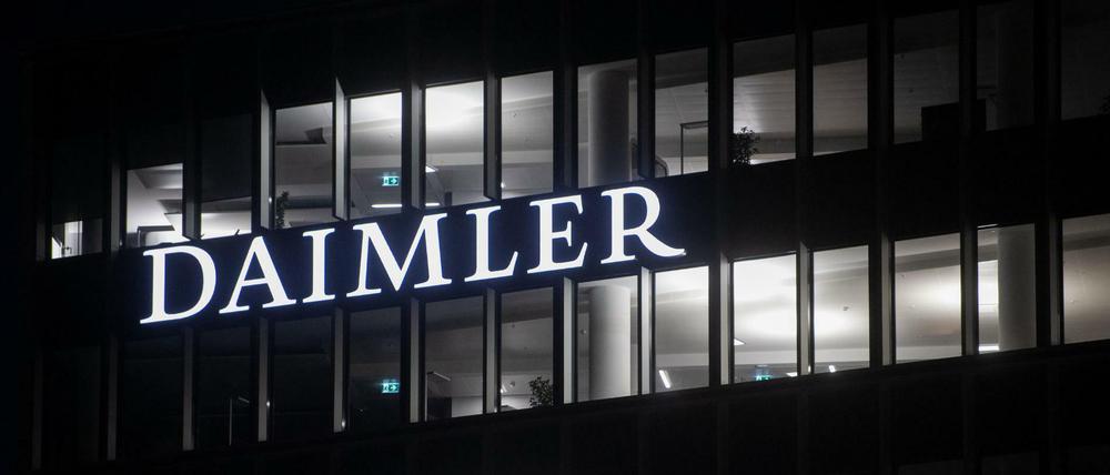 Die Fenster an der Konzernzentrale der Daimler AG in Stuttgart.