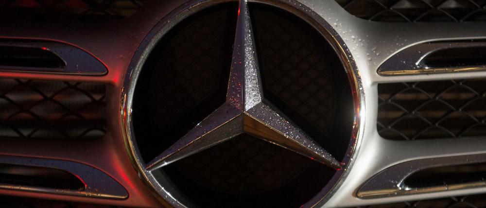 Die US-Umweltbehörde will auch die Abgas-Werte der Mercedes-Wagen prüfen.