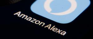 Das Logo von Amazon Alexa auf einem Smartphone.
