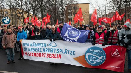 Noch Anfang Februar standen Mitarbeiter des Unternehmens Infinera vor dem Werk in Spandau und protestierten gegen die geplante Werksschließung.