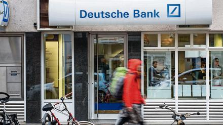  Die Deutsche Bank hat in Deutschland rund acht Millionen Privatkunden.