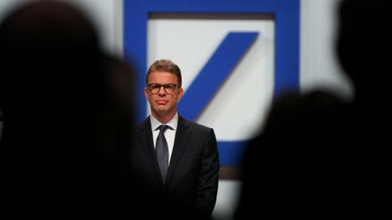 Christian Sewing verkleinert die Deutsche Bank deutlich. 18.000 Stellen fallen weg.
