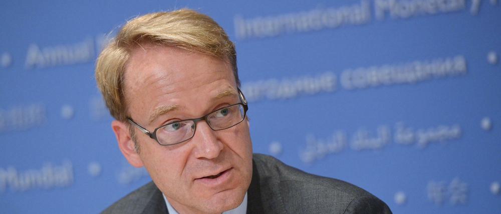 Bundesbank Präsident Jens Weidmann warnt in einem Interview vor den Risiken einer ultralockeren Geldpolitik.