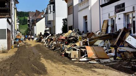 Spur der Verwüstung. Der Versicherungsverband schätzt die Schäden für die Versicherer auf 4,5 bis 5,5, Milliarden Euro. Hier ein Bild aus Bad Neuenahr-Ahrweiler. 