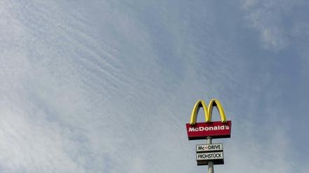 McDonald's-Mitarbeiter gehören zu denjenigen, die künftig deutlich mehr verdienen.