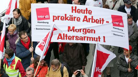DGB-Demo in Hamburg: Gewerkschafter warnen vor Altersarmut. 