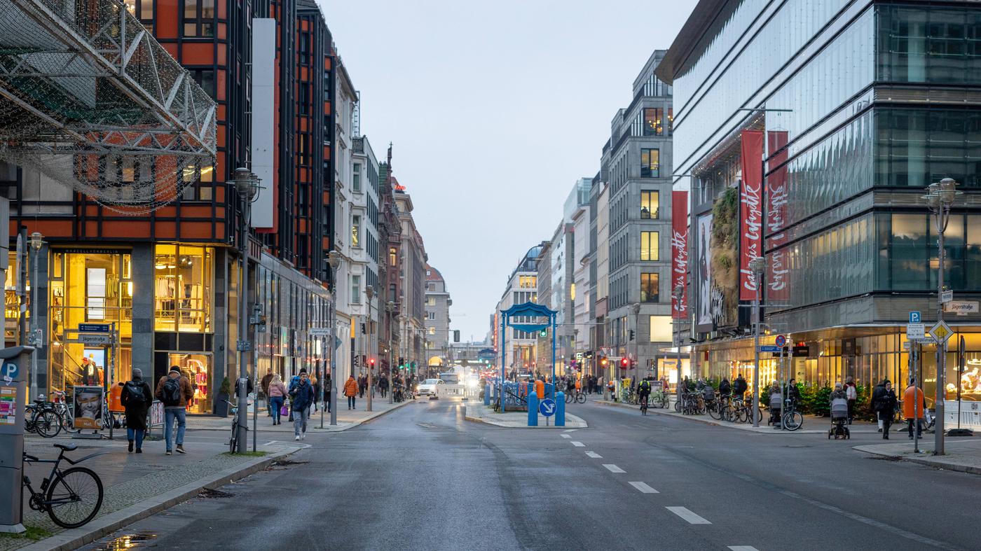Friedrichstrasse will be closed to traffic again from Monday