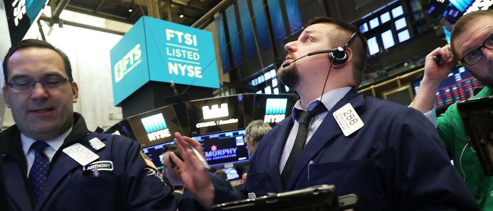 Trader am Montag an der Wall Street. Nach den immer neuen Rekorden stürzen die Aktien jetzt ab. 
