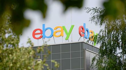 Onlinekaufhaus. Der Handel im Internet und in stationären Geschäften wächst nach Einschätzung von Ebay immer stärker zusammen.