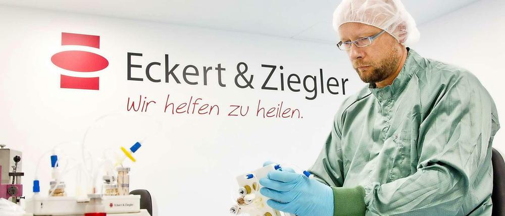 Die Eckert &amp; Ziegler Strahlen- und Medizintechnik AG in Berlin Buch gehört mit rund 700 Mitarbeitern zu den weltweit größten Anbietern von isotopentechnischen Komponenten für Strahlentherapie und Nuklearmedizin. 
