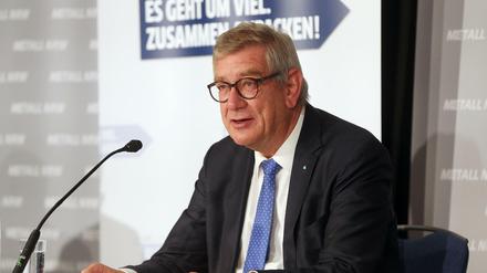 Arndt Kirchhoff, Arbeitgeberpräsident in NRW, hat den neuen Tarifvertrag ausgehandelt, den er als Beleg für die funktionierende Tarifautonomie bewertet. 
