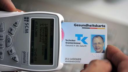 Die elektronische Gesundheitskarte soll mit einer PIN verschlüsselt werden. Hartmut Pohl genügt das nicht.