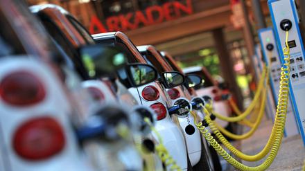 Jedes Jahr kommen mehr Elektroautos auf den Markt. Entsprechend groß ist die Nachfrage nach Batterien und Batteriezellen. 