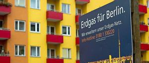 Die Gasag ist raus. Vor einem Wohnhaus in Berlin-Moabit steht ein Hinweisschild des Versorgers: "Erdgas für Berlin".