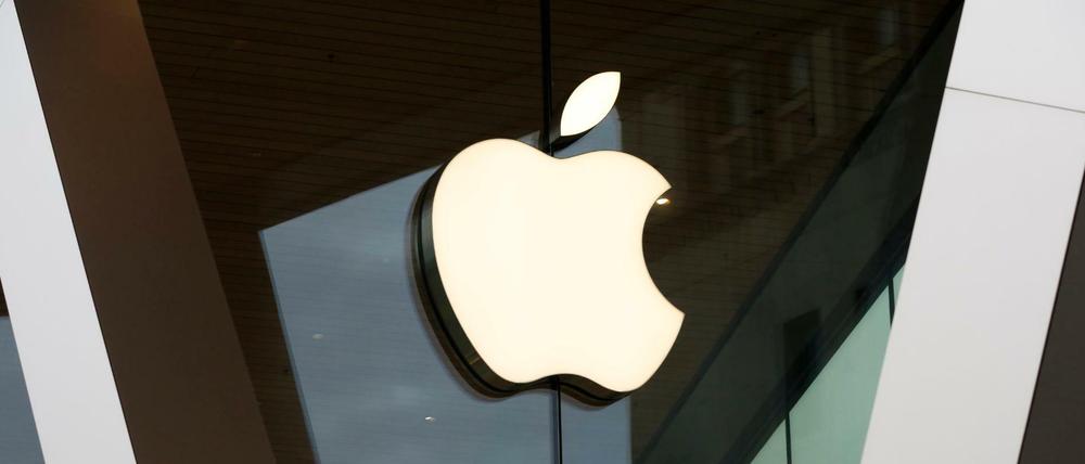 Apple-Logo an der Fassade eines Apple Stores in New York (Archivbild)